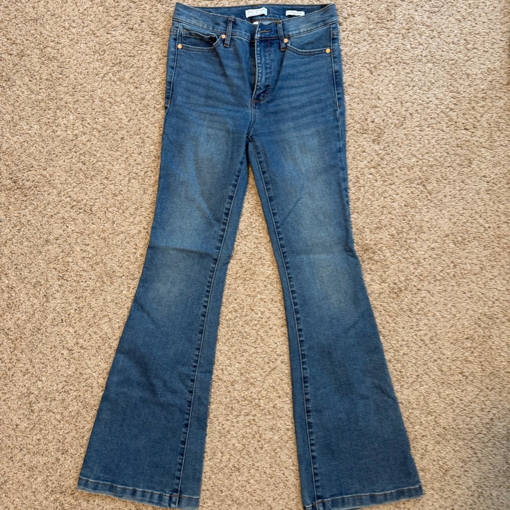 Sofia by Sofia Vergara Melisa Flare Jeans size 2